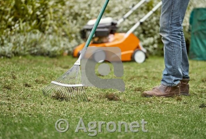 Prezračevalnik trave RL 540 s košaro za travo AFK050 STIHL
