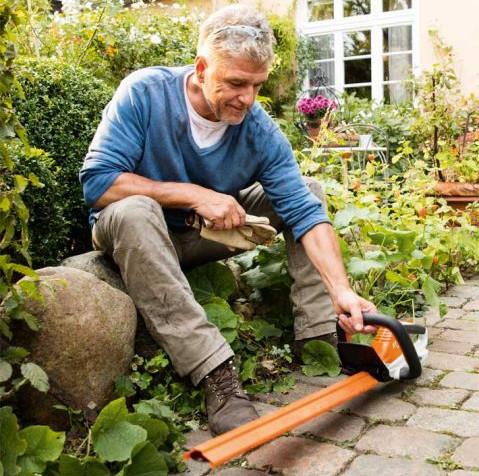 Akumulatorski rezalnik za živo mejo HSA 45 STIHL
