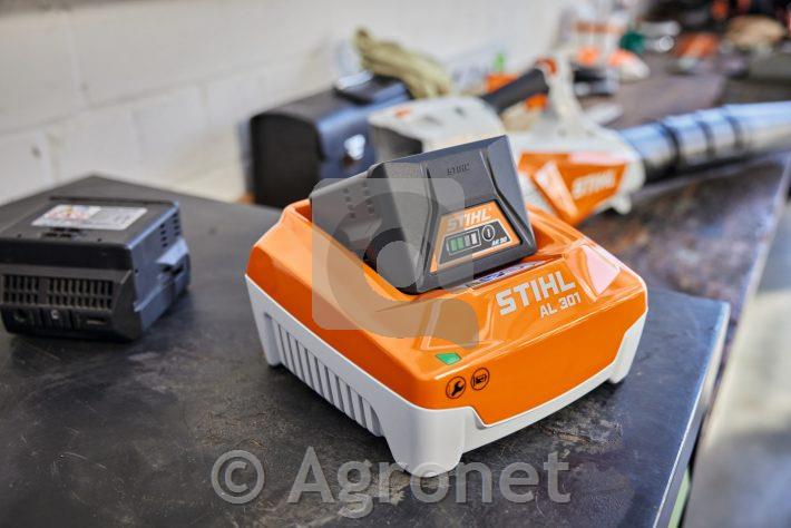 Hitri polnilnik AL 301 STIHL